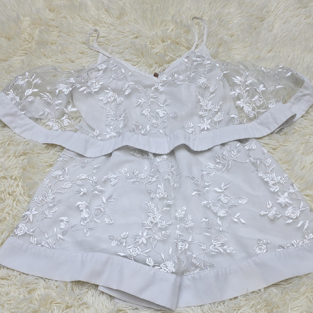 Chic White Floral Embroidered Women's Blouse